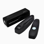 Profesionální matně černý dermaroller v praktickém cestovním pouzdře.